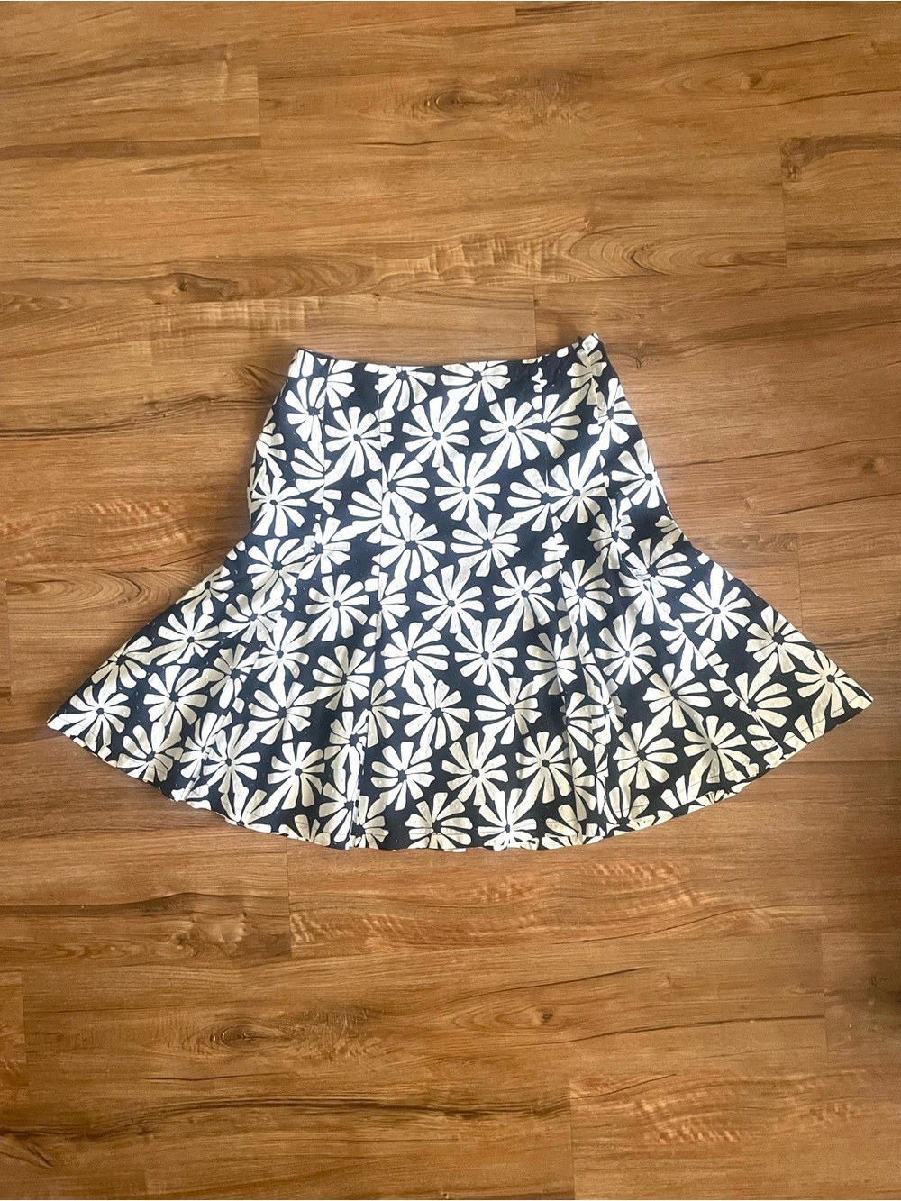 New York & Company Daisy Floral Godet Panel Flare Skirt - Size 4